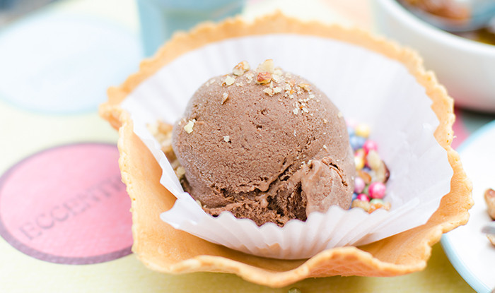 מתכון גלידה טבעונית שוקולד רום פקאן עם אגוזים טבעונות